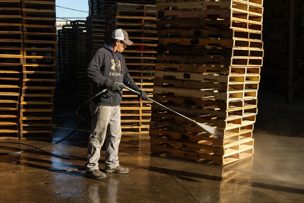 dallas pallet company worker